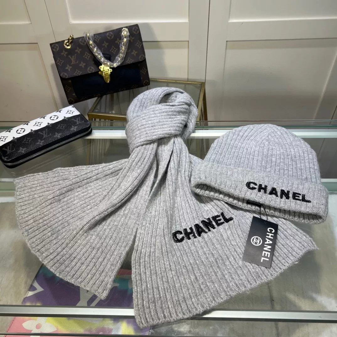 chanel hat and echapres set s_127aab61